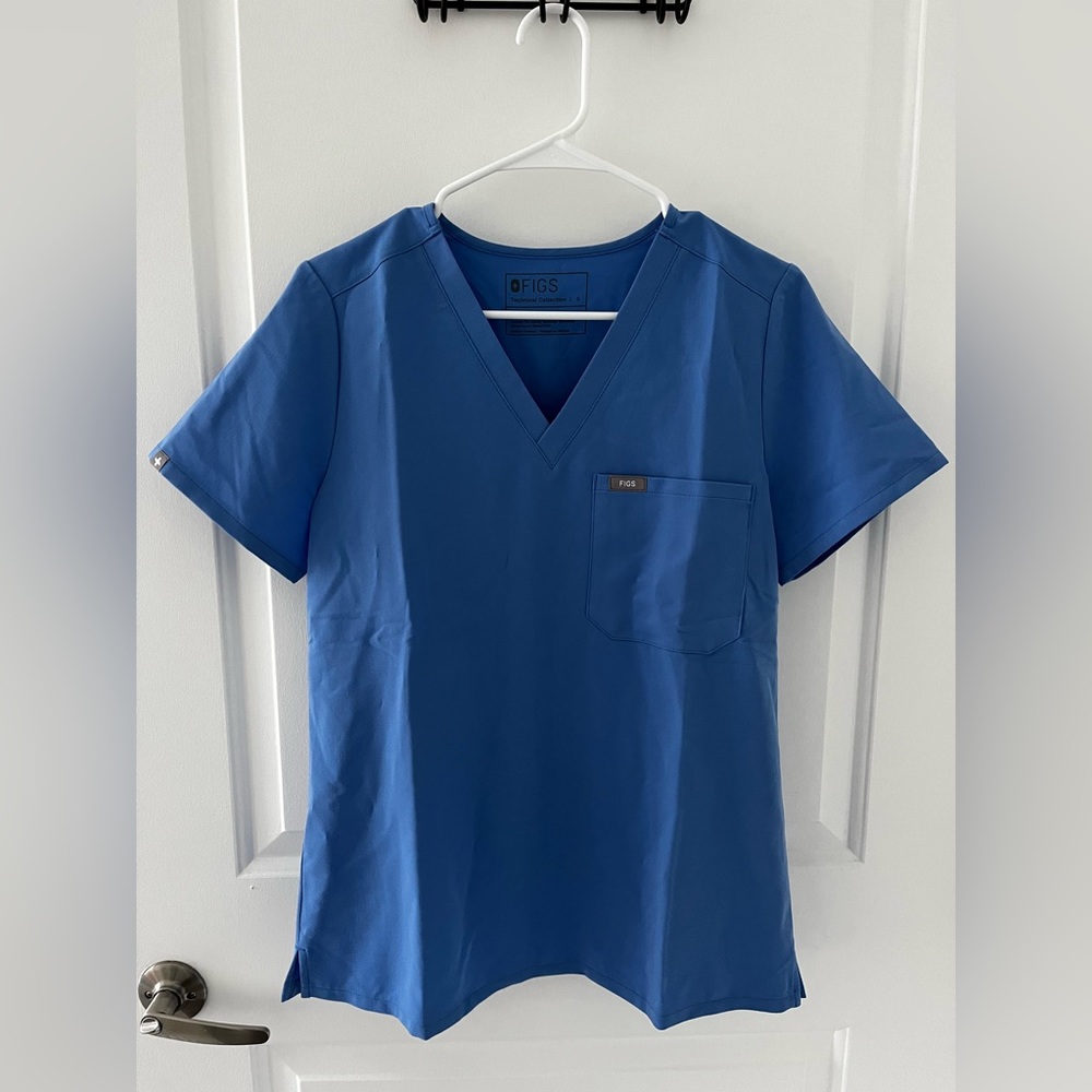 Figs Catarina One-Pocket Scrub Top in Ceil Blue Size Small